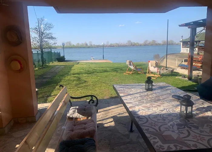 Dunavska Kuca فيلة سميديريفو